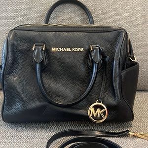 Beautiful pebble leather Michael Kors bag with shoulder strap